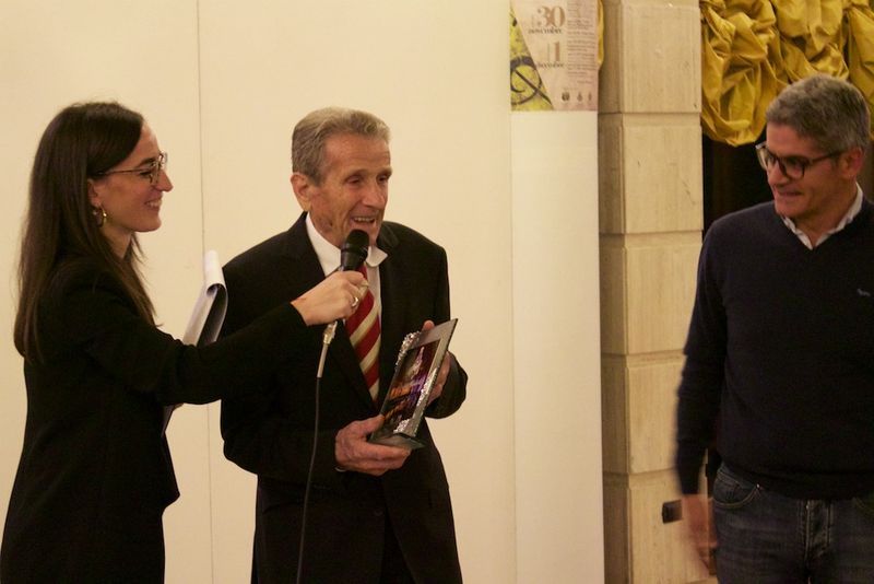 Consegna targa all'imprenditore Polsinelli