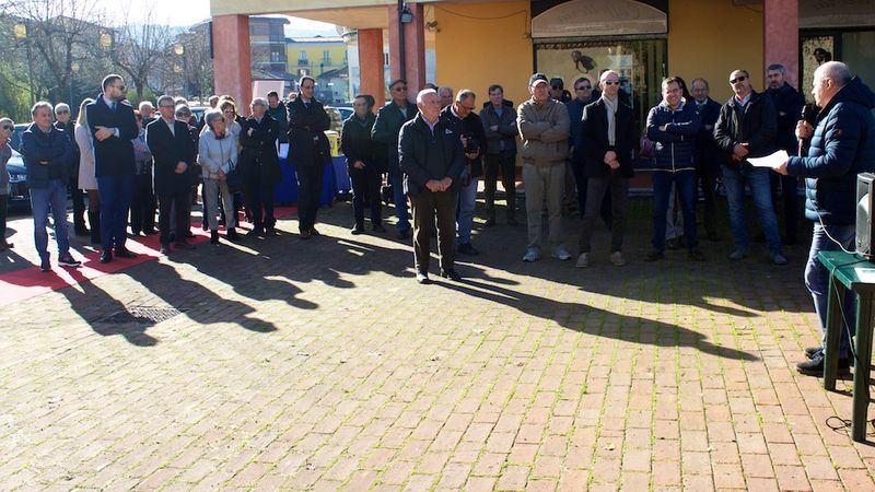 Apposizione targa prima cartiera a Carnello