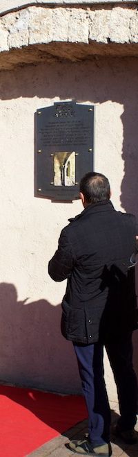 Apposizione targa prima cartiera a Carnello