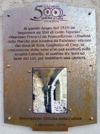 Targa a ricordo della prima cartiera a Carnello